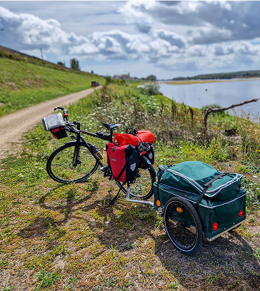 STERNYTENT . STERNYTRAILER, la remorque de vélo intelligente tout en un.<br />
Vacances, bivouac, itinérant